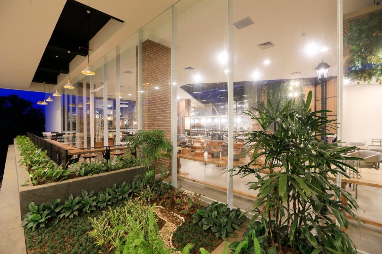 Luminor Hotel Purwokerto By Wh Zewnętrze zdjęcie