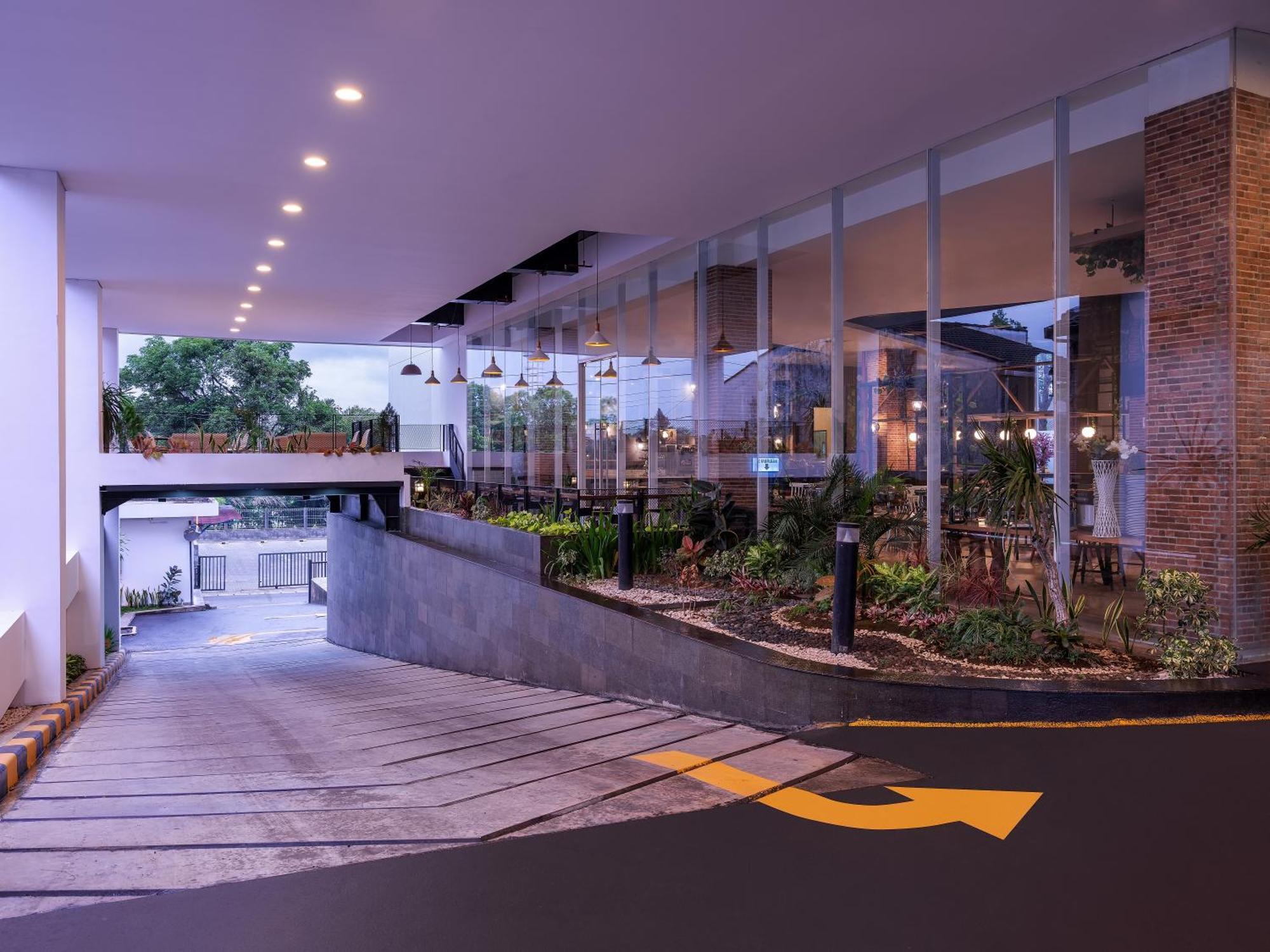 Luminor Hotel Purwokerto By Wh Zewnętrze zdjęcie
